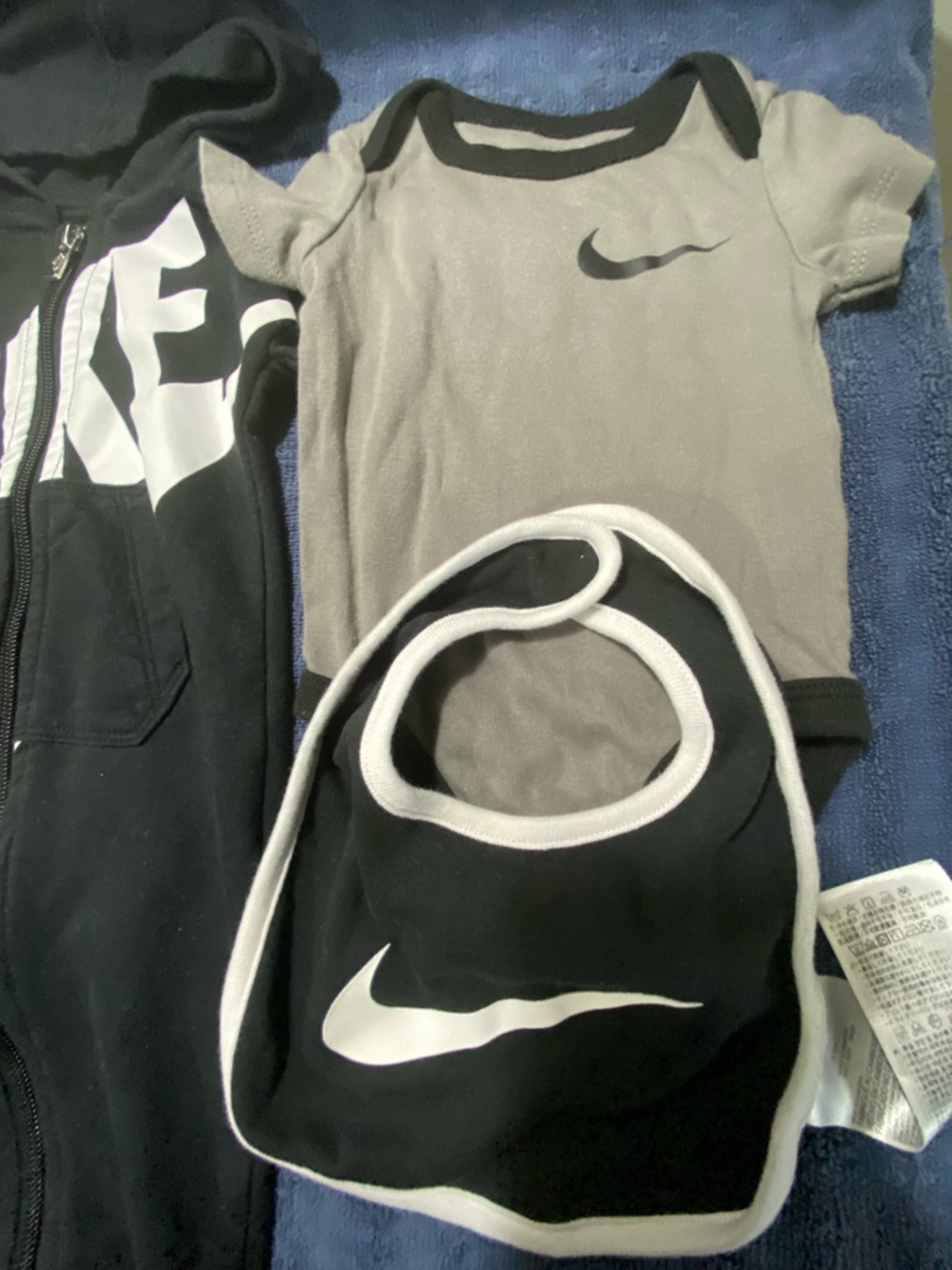 Nike Black and Gray Baby Zip Romper Onesie Bib 4-Piece Bundle 6Months - Picture 6 of 8